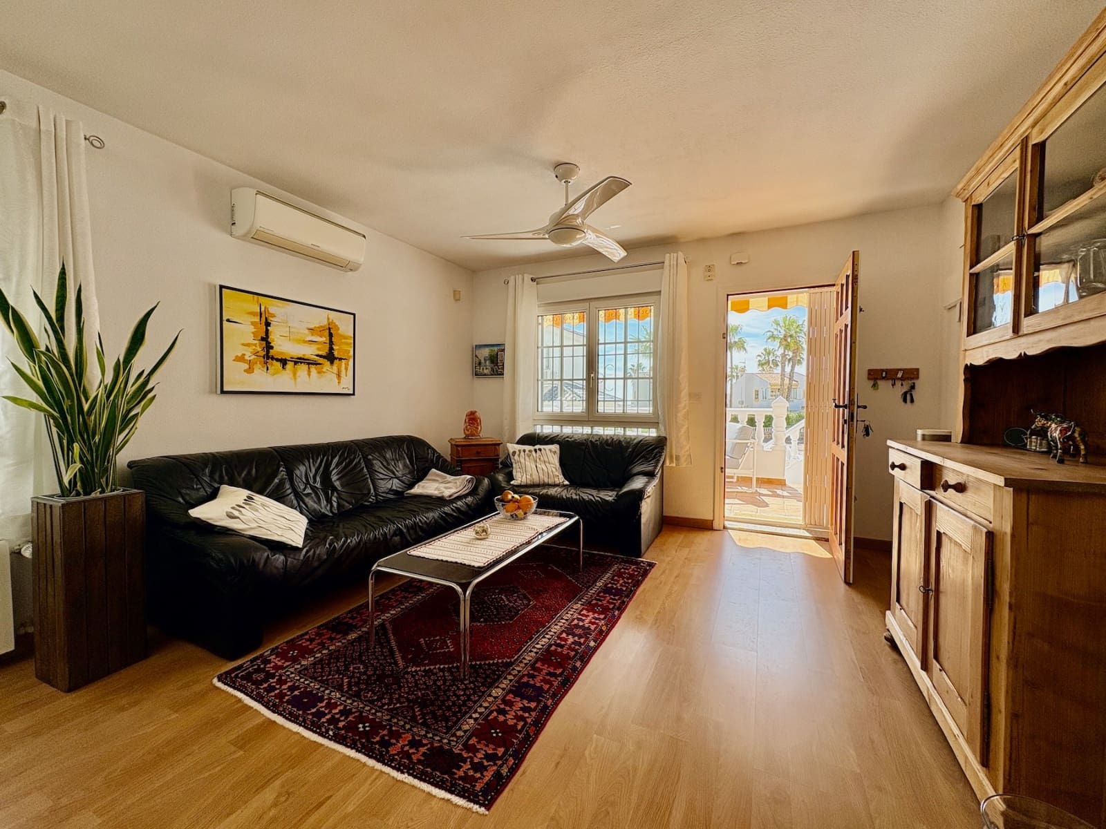 Chalet de 3 habitaciones en Villamartin en venta con piscina - 289.000 € (Ref: 9729550)