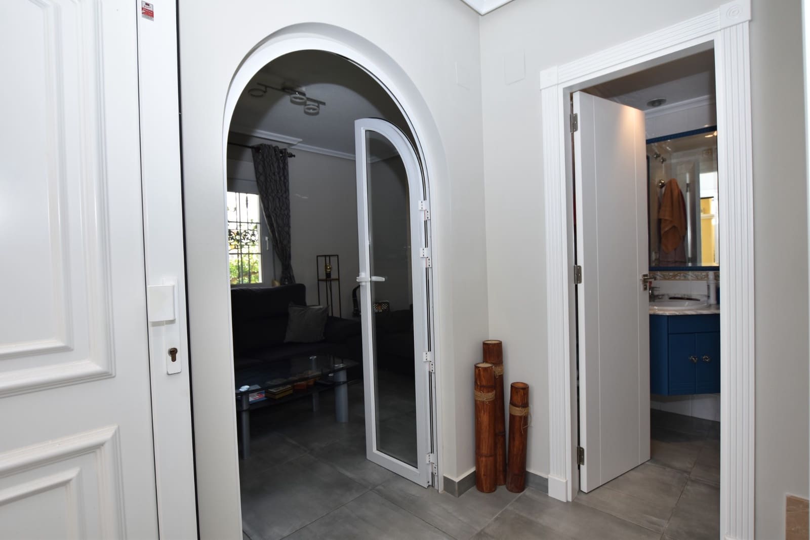 Chalet de 3 habitaciones en Villamartin en venta con piscina - 445.000 € (Ref: 9755252)