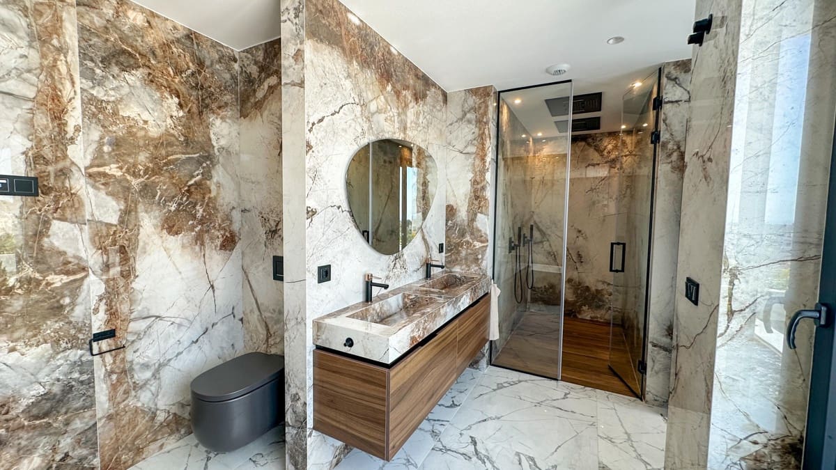 4 makuuhuone Huvila myytävänä paikassa Villamartin mukana uima-altaan 
autotalli - 2 950 000 € (Ref: 9755256)