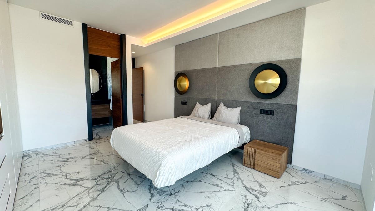 4 makuuhuone Huvila myytävänä paikassa Villamartin mukana uima-altaan 
autotalli - 2 950 000 € (Ref: 9755256)