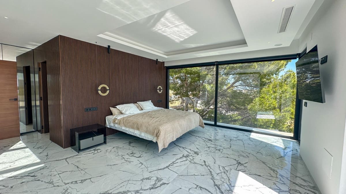 4 makuuhuone Huvila myytävänä paikassa Villamartin mukana uima-altaan 
autotalli - 2 950 000 € (Ref: 9755256)