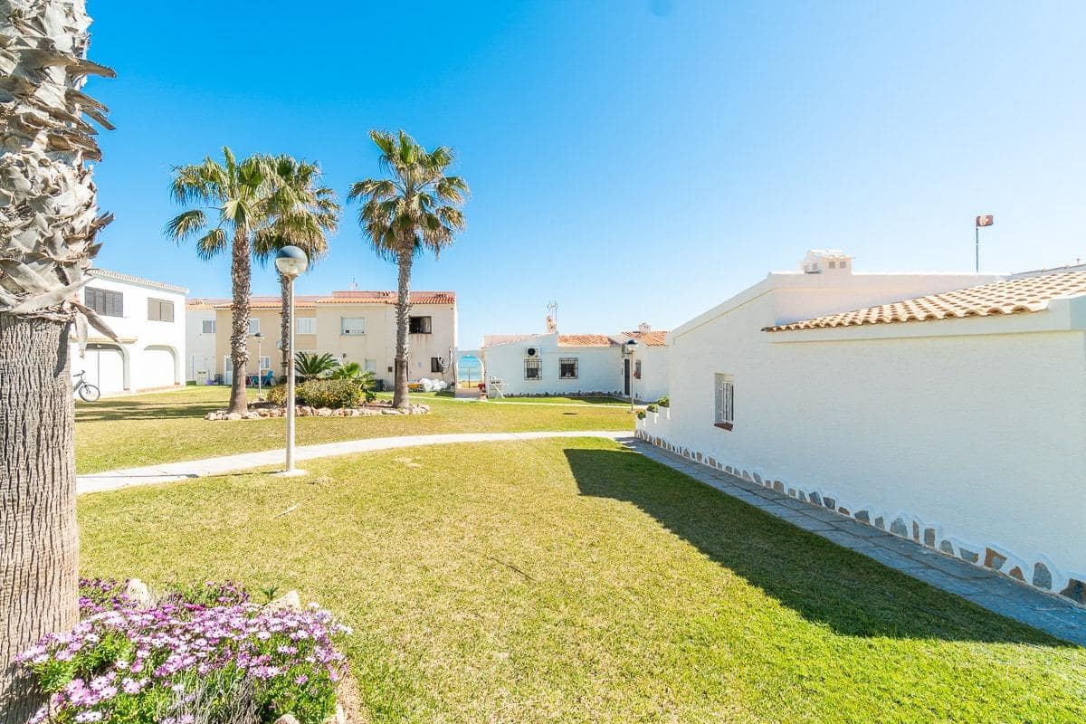2 sypialnia Dom na sprzedaż w Playa Flamenca z basenem - 390 000 € (Ref: 9763475)