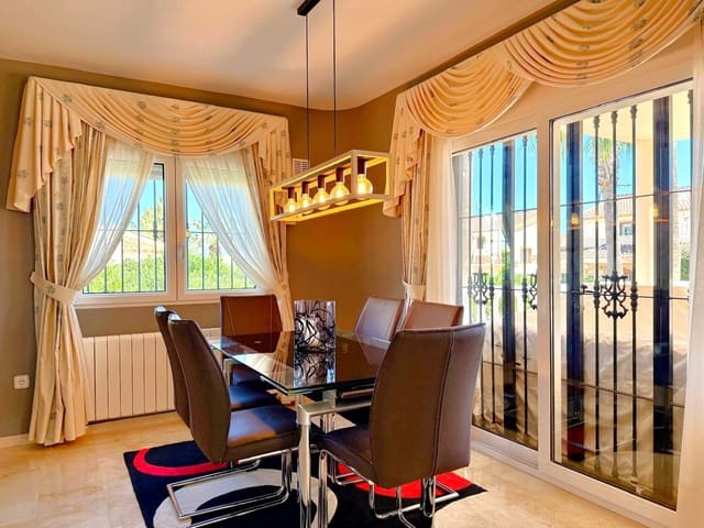 3 makuuhuone Huvila myytävänä paikassa Villamartin, Orihuela mukana uima-altaan - 590 000 € (Ref: 9770243)