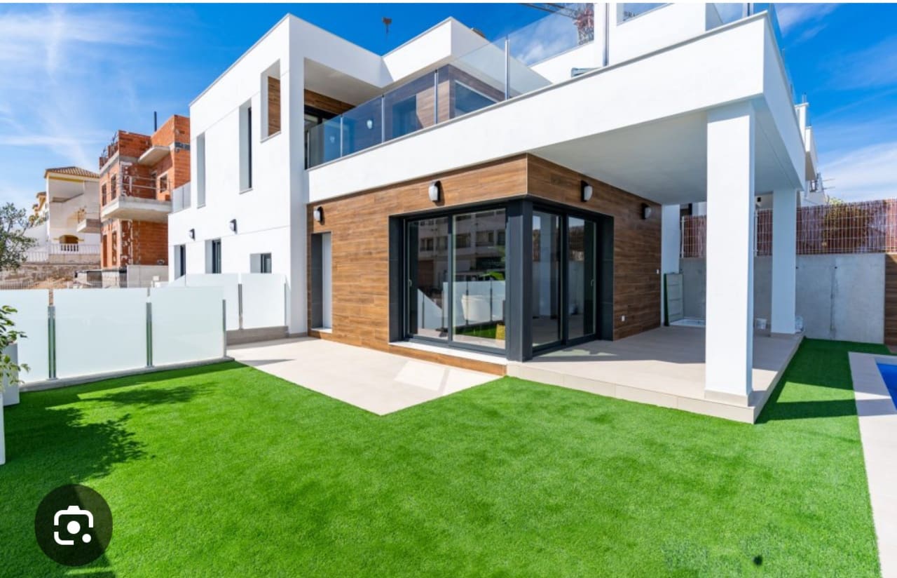 3 bedroom Villa for sale in Los Montesinos with pool garage - € 515,000 (Ref: 9777598)