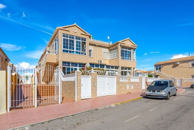 2 makuuhuone Kattohuoneisto myytävänä paikassa Parque Acuático - Sector 25, Torrevieja mukana uima-altaan - 149 000 € (Ref: 9790092)