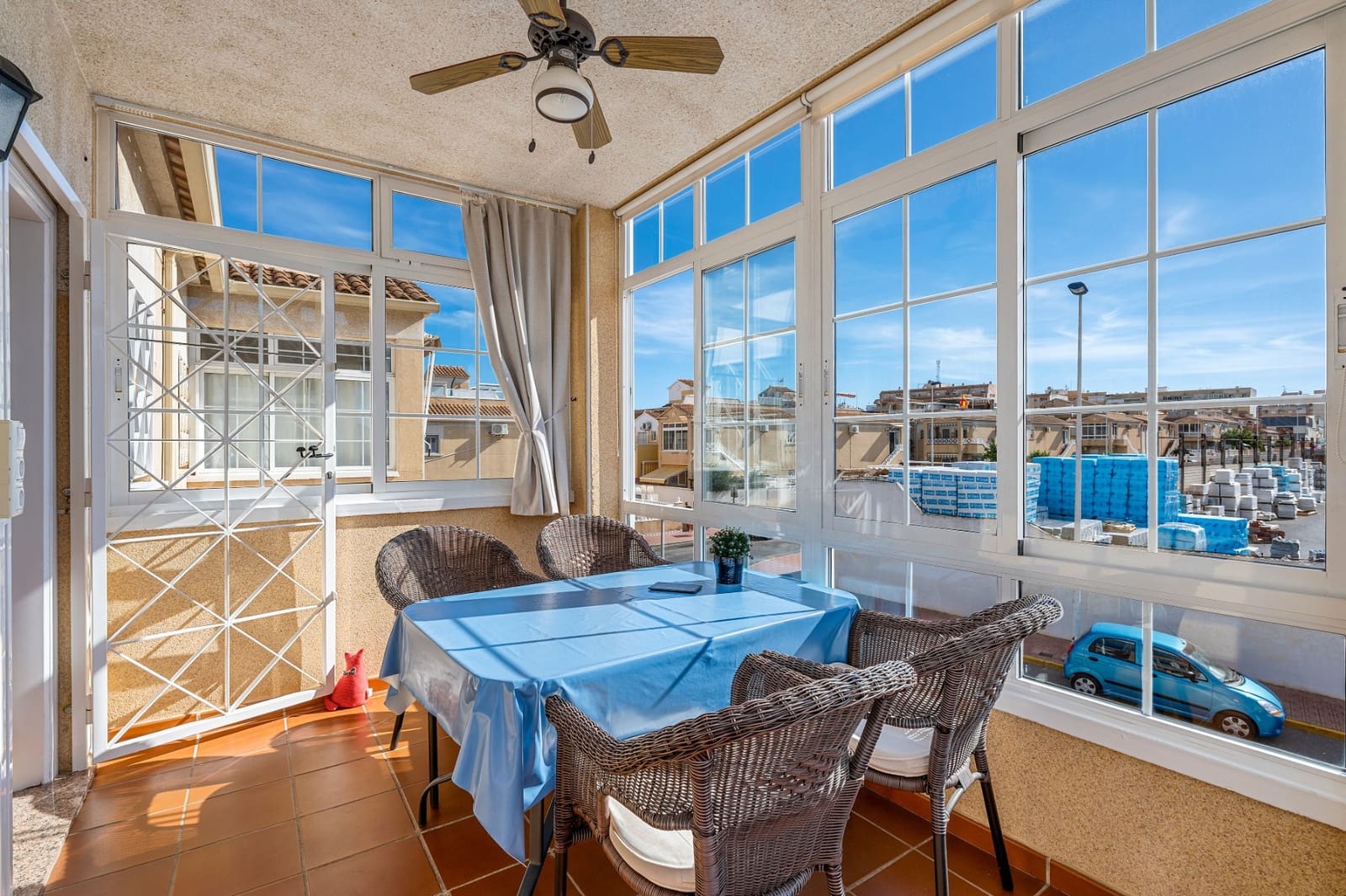 2 makuuhuone Kattohuoneisto myytävänä paikassa Torrevieja mukana uima-altaan - 149 000 € (Ref: 9790092)
