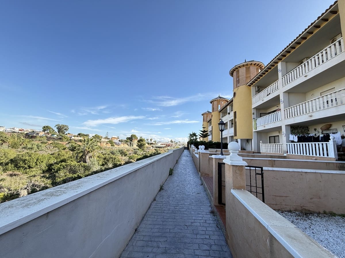 2 soverom Leilighet til salgs i Cabo Roig med svømmebasseng - € 139 950 (Ref: 9793955)