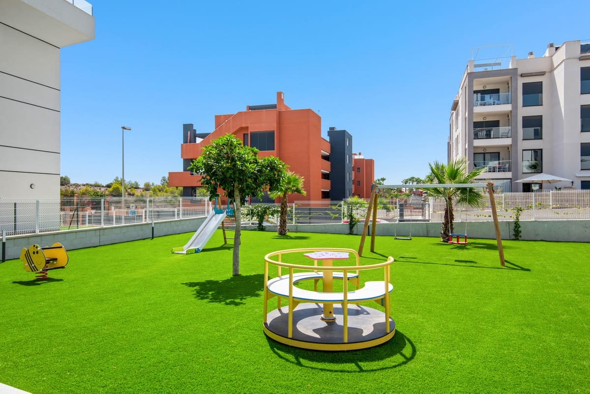 2 soveværelse Penthouse til salg i Villamartin med swimmingpool garage - € 299.000 (Ref: 9796907)