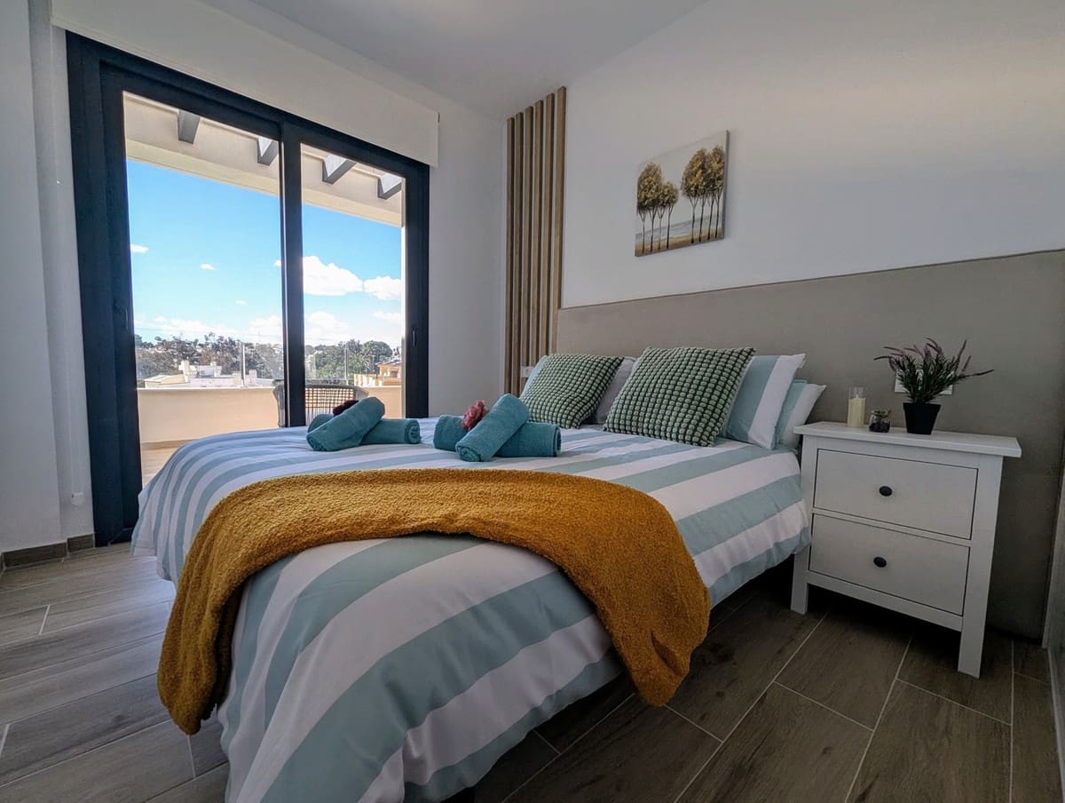2 soveværelse Penthouse til salg i Villamartin med swimmingpool garage - € 299.000 (Ref: 9796907)