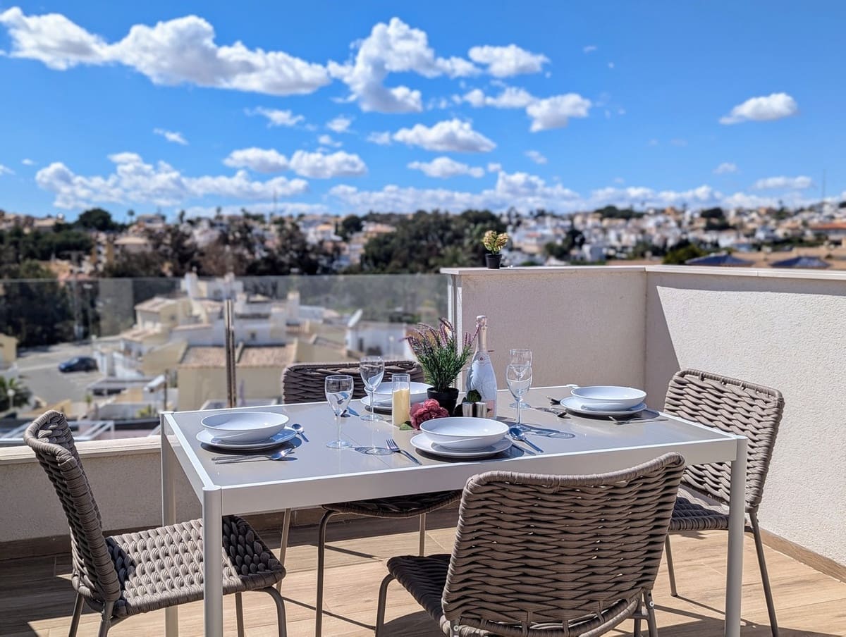 2 soveværelse Penthouse til salg i Villamartin med swimmingpool garage - € 299.000 (Ref: 9796907)