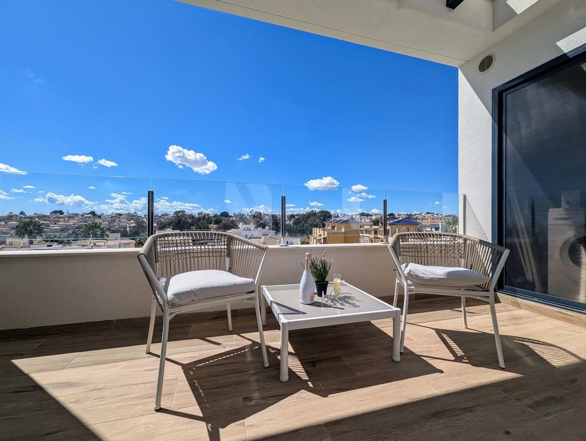 2 soveværelse Penthouse til salg i Villamartin med swimmingpool garage - € 299.000 (Ref: 9796907)