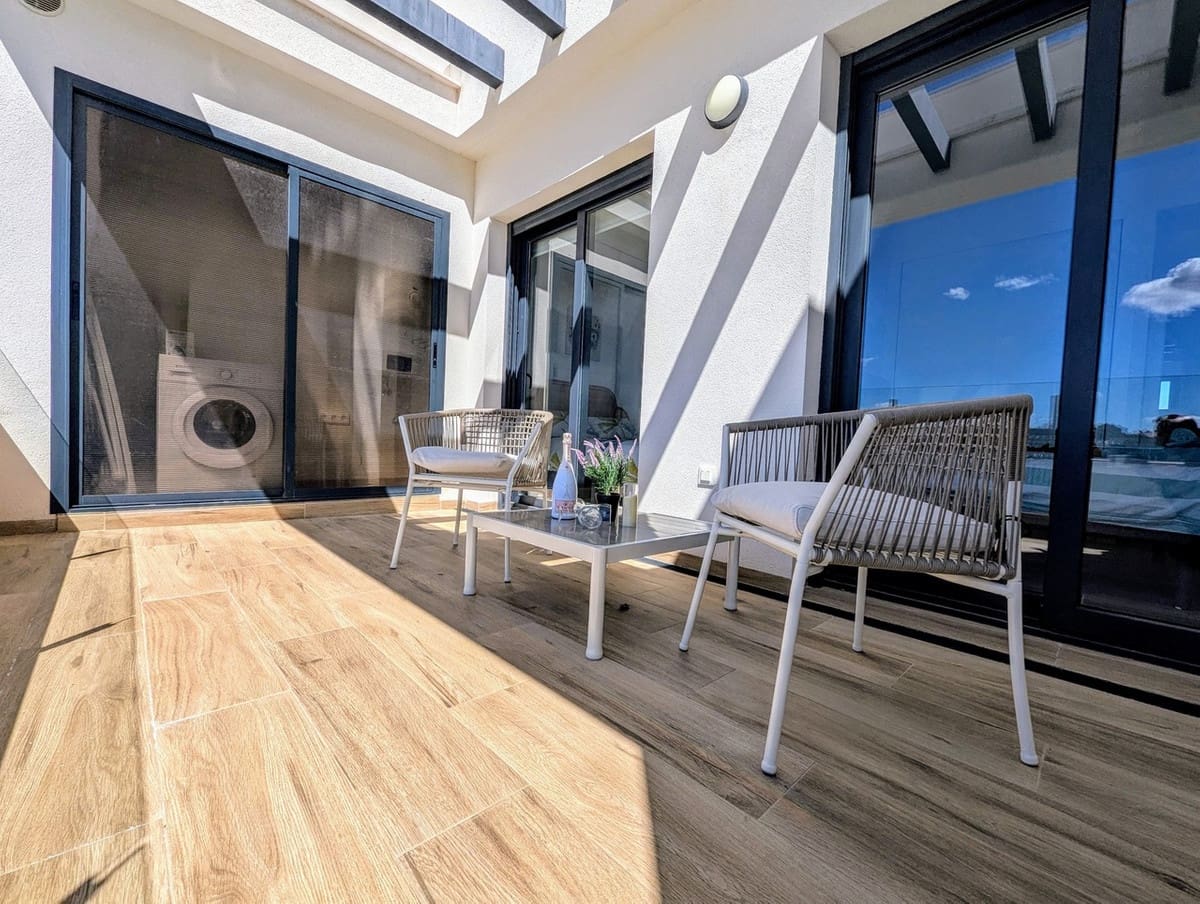 2 soveværelse Penthouse til salg i Villamartin med swimmingpool garage - € 299.000 (Ref: 9796907)
