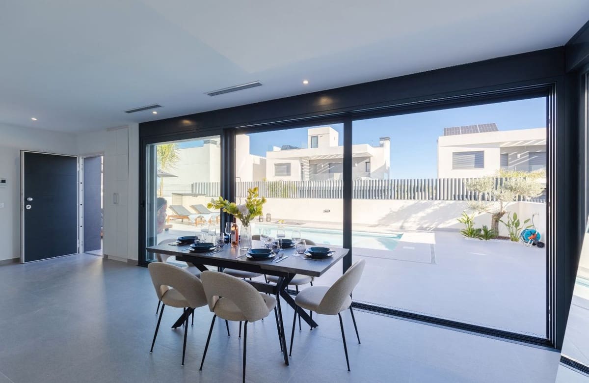 3 bedroom Villa for sale in Algorfa with pool - € 550,000 (Ref: 9800320)