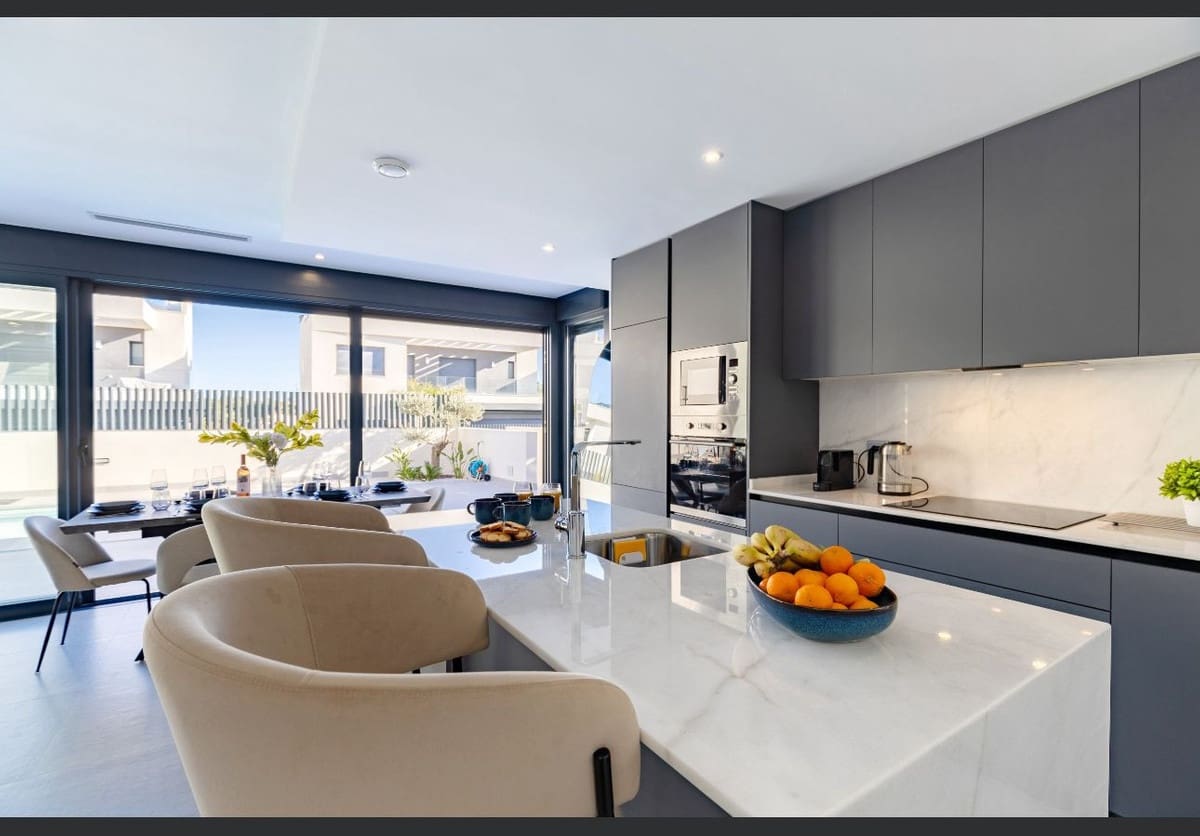 3 soveværelse Villa til salg i Algorfa med swimmingpool garage - € 539.000 (Ref: 9800320)