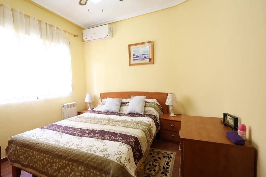 4 bedroom Villa for sale in Playa Flamenca with pool garage - € 555,000 (Ref: 9800322)