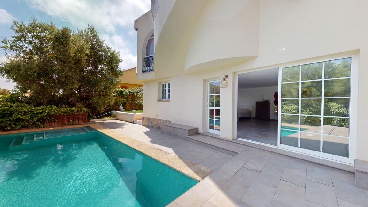 5 bedroom Villa for sale in La Zenia with pool - € 795,000 (Ref: 9800324)