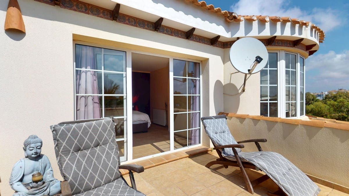 5 bedroom Villa for sale in La Zenia with pool - € 795,000 (Ref: 9800324)