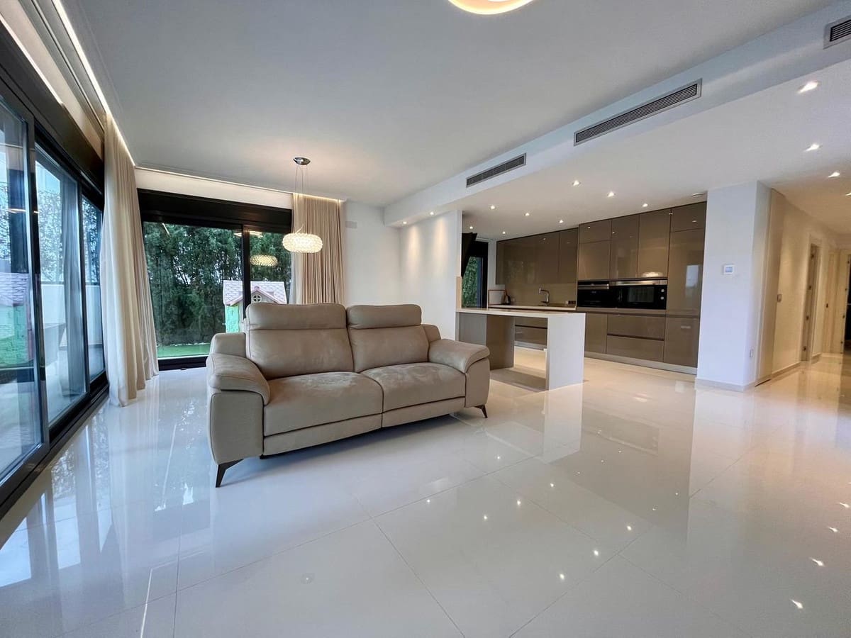 4 chambre Villa/Maison à vendre à Cabo Roig avec piscine garage - 990 000 € (Ref: 9800326)