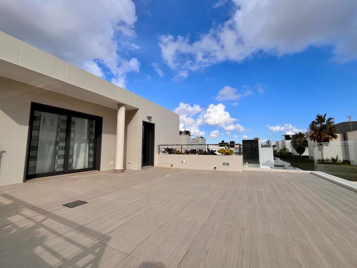 4 chambre Villa/Maison à vendre à Cabo Roig avec piscine garage - 990 000 € (Ref: 9800326)