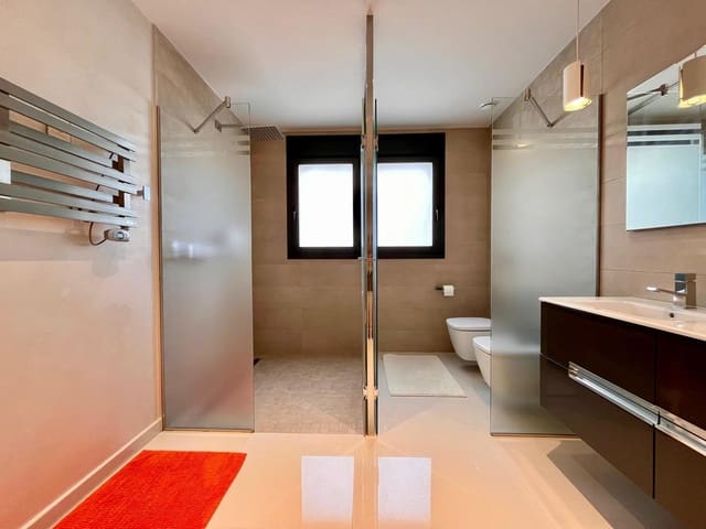 4 chambre Villa/Maison à vendre à Cabo Roig, Orihuela avec piscine garage - 990 000 € (Ref: 9800326)