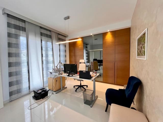 4 chambre Villa/Maison à vendre à Cabo Roig, Orihuela avec piscine garage - 990 000 € (Ref: 9800326)