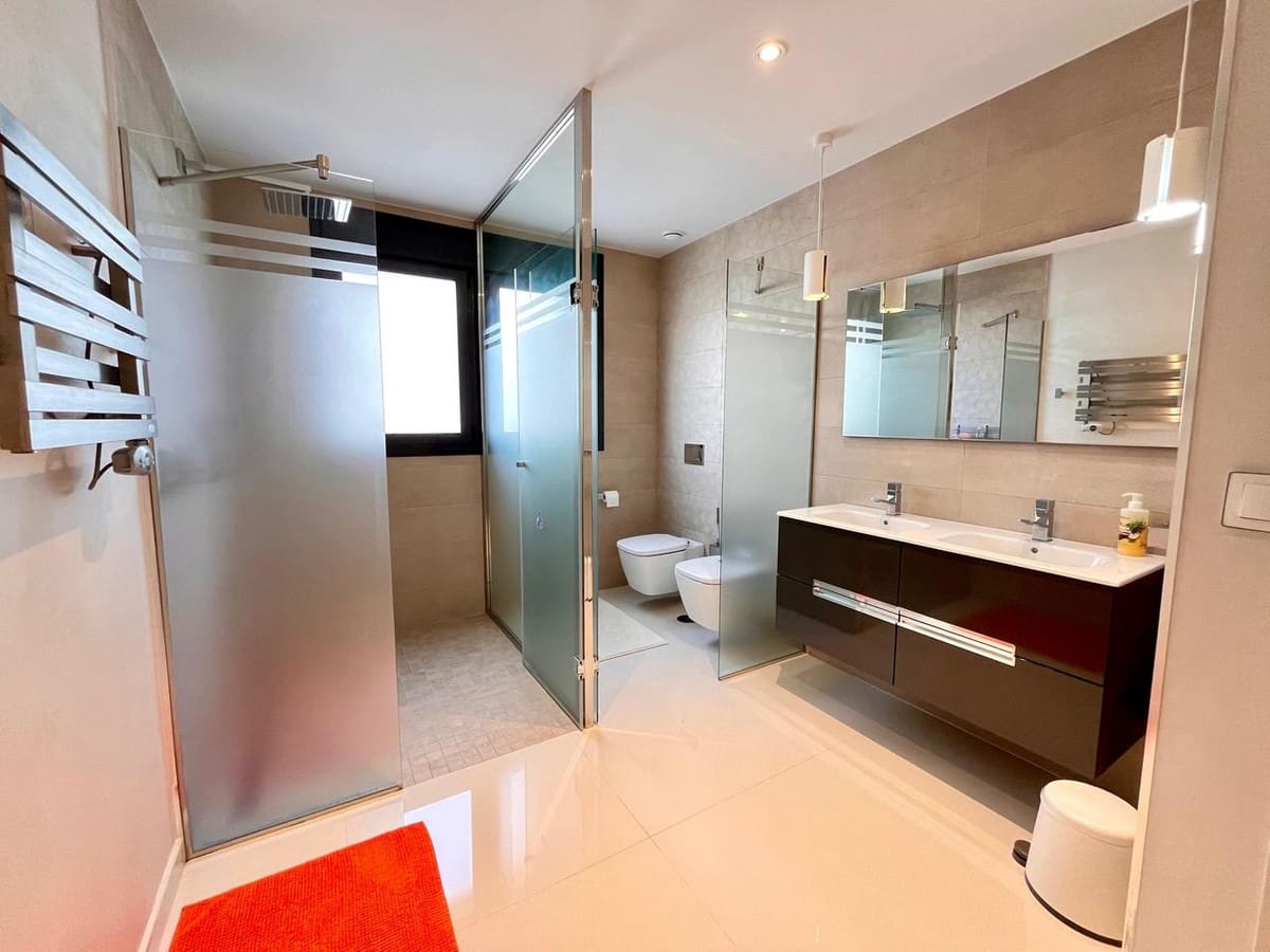 4 chambre Villa/Maison à vendre à Cabo Roig avec piscine garage - 990 000 € (Ref: 9800326)