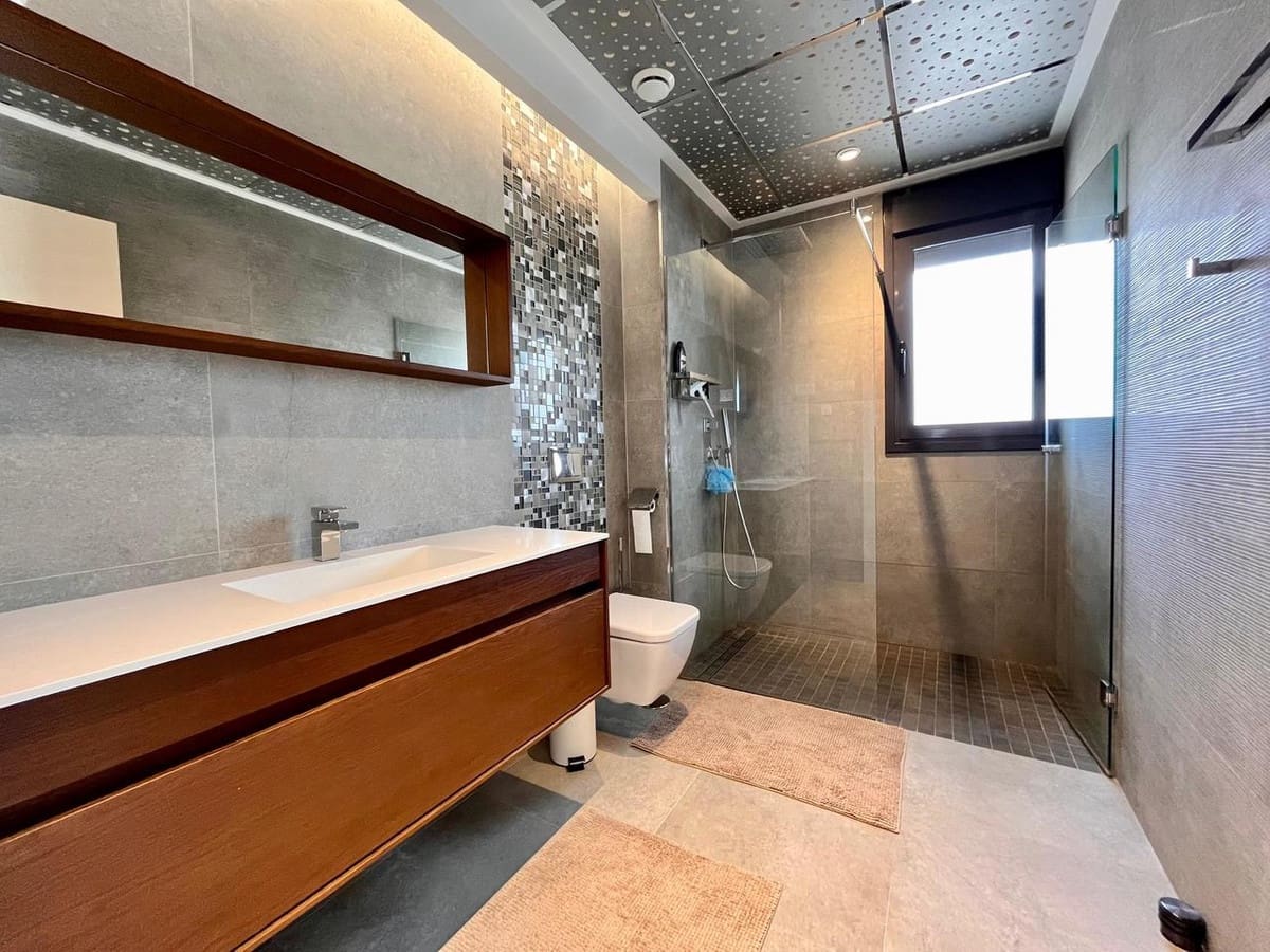 4 chambre Villa/Maison à vendre à Cabo Roig avec piscine garage - 990 000 € (Ref: 9800326)