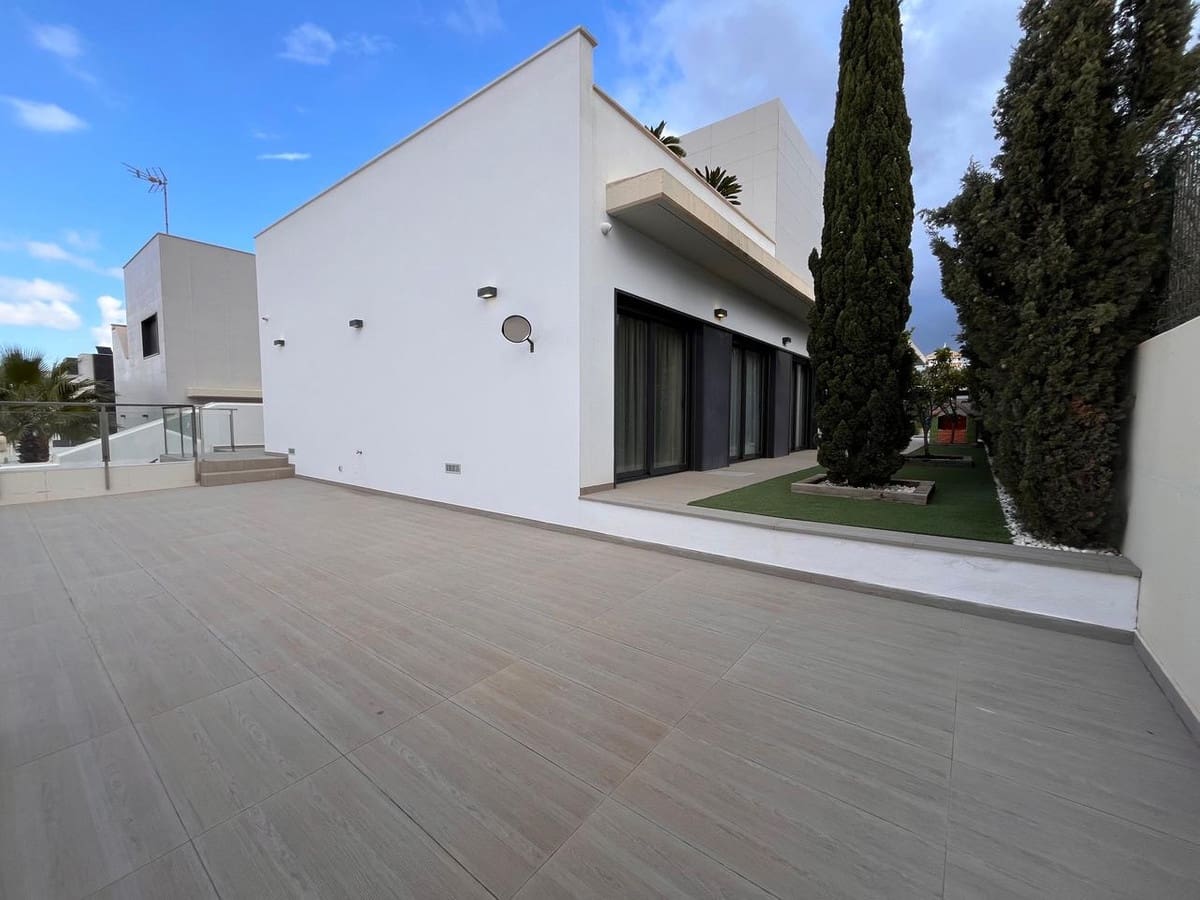 4 chambre Villa/Maison à vendre à Cabo Roig avec piscine garage - 990 000 € (Ref: 9800326)