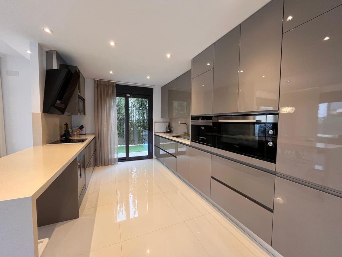 4 chambre Villa/Maison à vendre à Cabo Roig avec piscine garage - 990 000 € (Ref: 9800326)