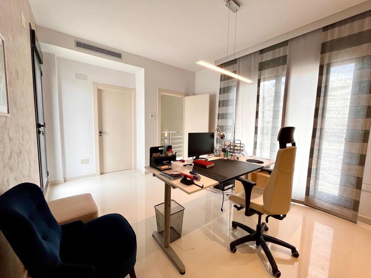 4 chambre Villa/Maison à vendre à Cabo Roig avec piscine garage - 990 000 € (Ref: 9800326)