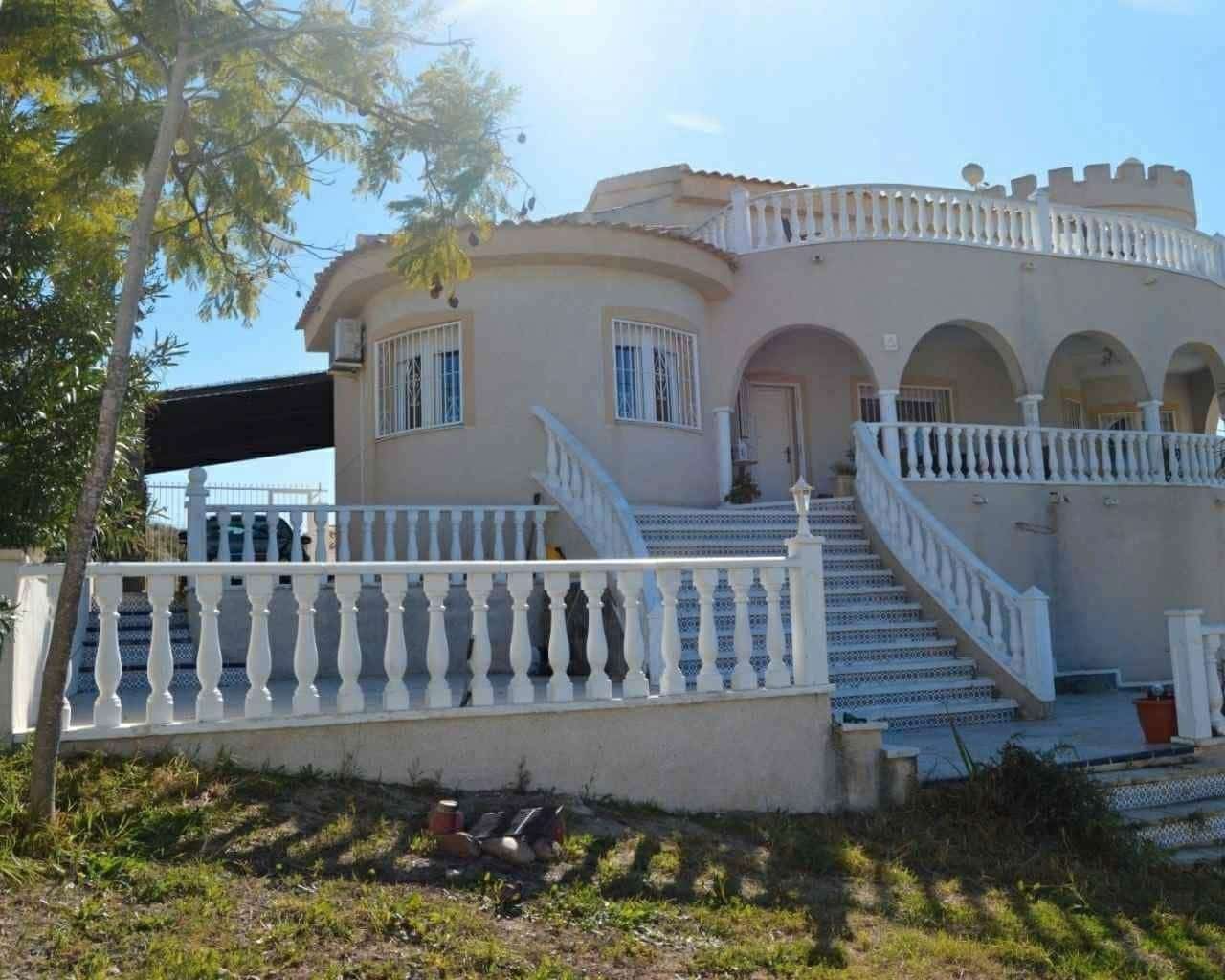 7 camera da letto Villa in vendita in La Marquesa con piscina - 525.000 € (Rif: 9801005)