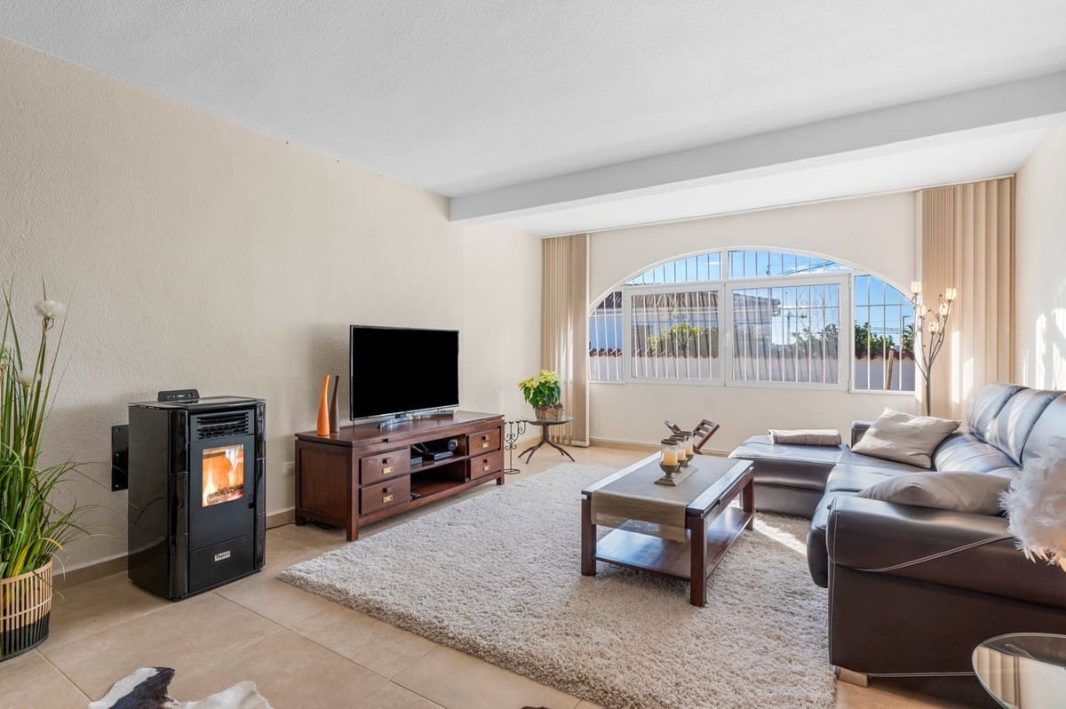 3 makuuhuone Huvila myytävänä paikassa Ciudad Quesada mukana uima-altaan 
autotalli - 445 000 € (Ref: 9801007)