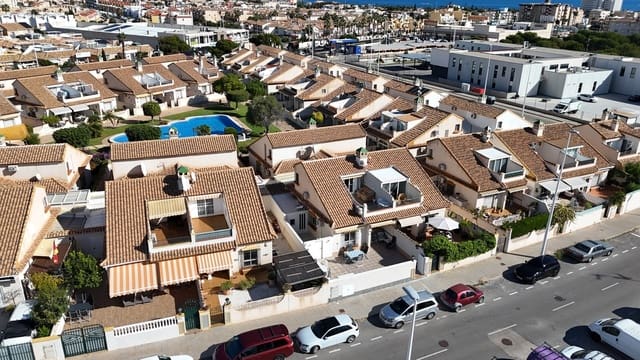 3 camera da letto Casa in vendita in La Zenia, Orihuela con piscina - 299.950 € (Rif: 9801008)