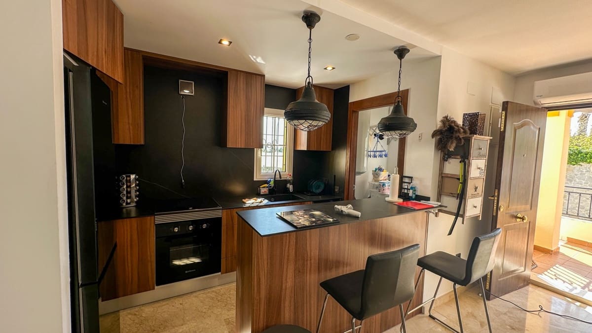 3 soverom Hus til salgs i Villamartin med svømmebasseng garasje - € 319 000 (Ref: 9801009)