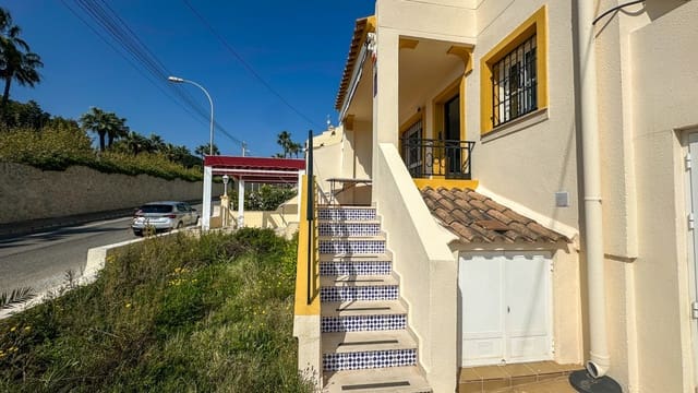 3 soverom Hus til salgs i Villamartin, Orihuela med svømmebasseng garasje - € 319 000 (Ref: 9801009)