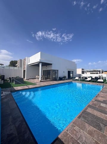 Chalet de 5 habitaciones en Villamartin, Orihuela en venta con piscina garaje - 699.000 € (Ref: 9804060)