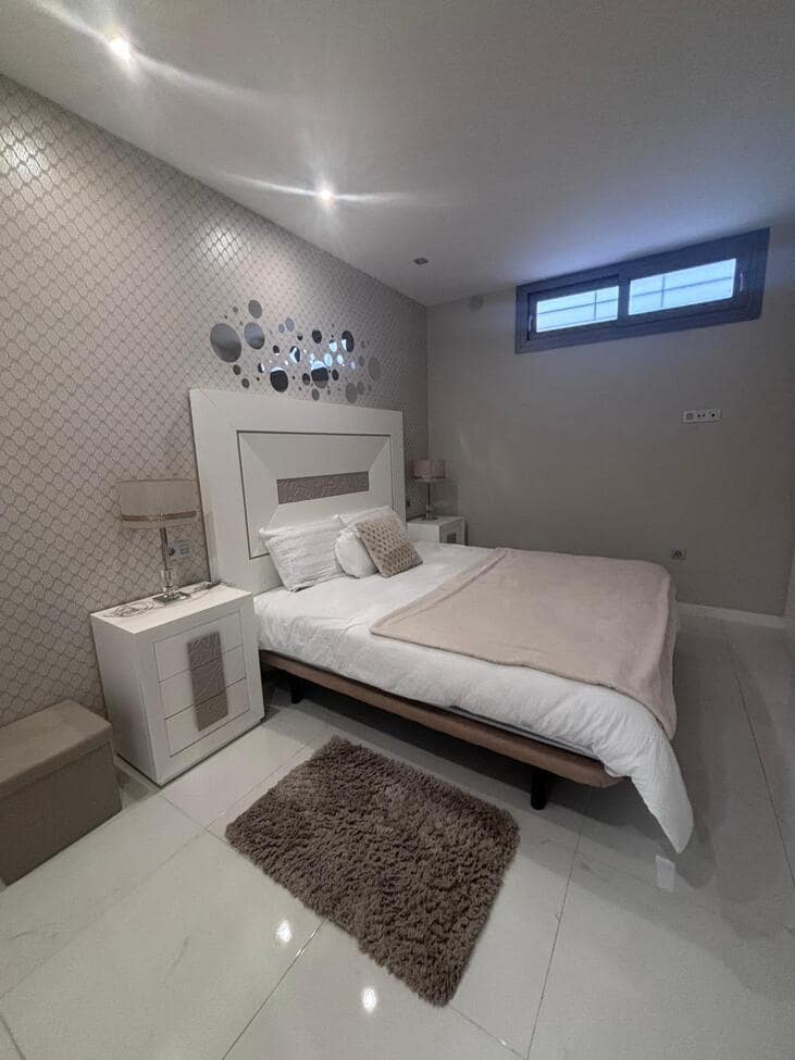 Chalet de 5 habitaciones en Villamartin en venta con piscina garaje - 699.000 € (Ref: 9804060)