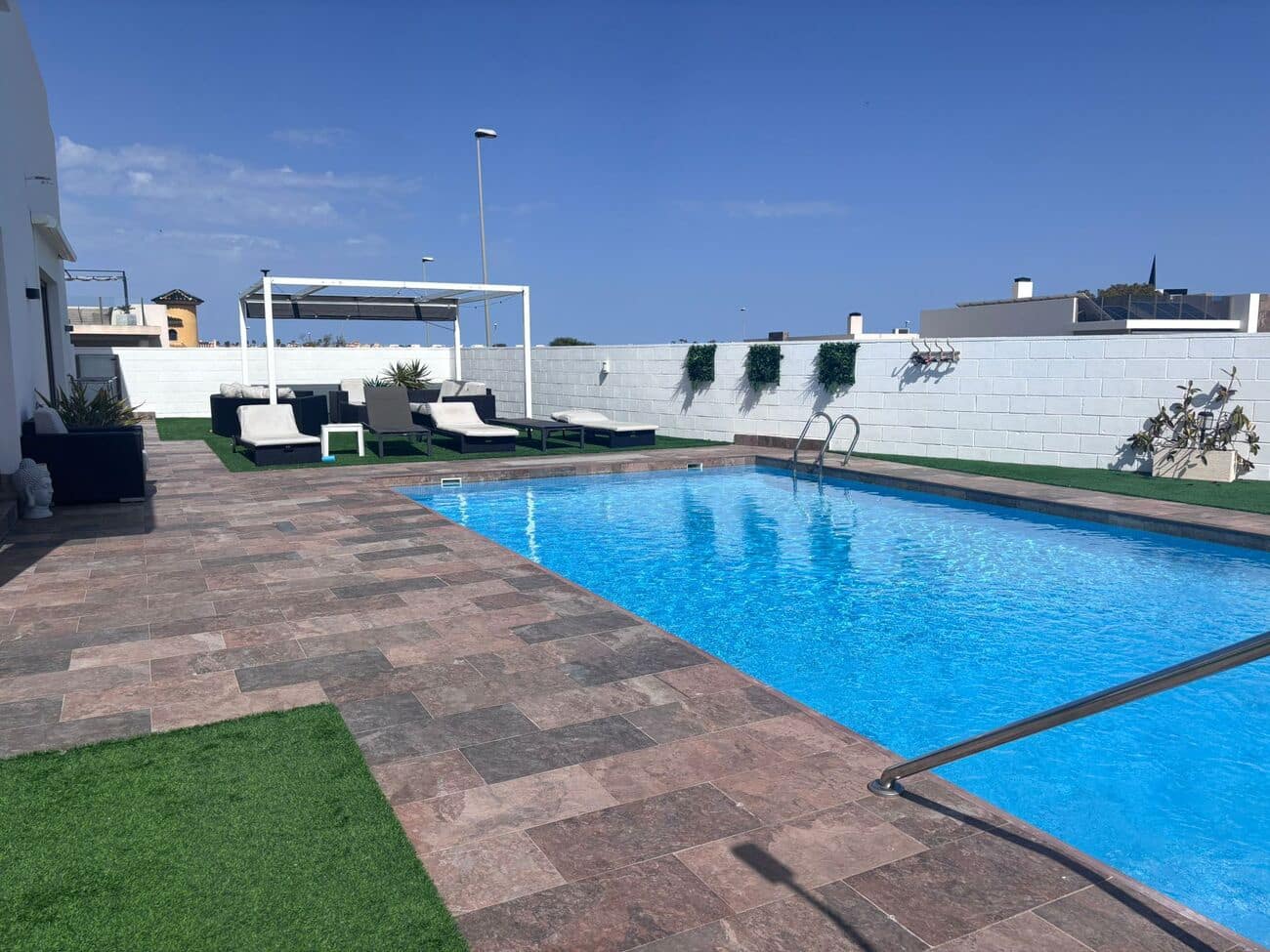 Chalet de 5 habitaciones en Villamartin en venta con piscina garaje - 699.000 € (Ref: 9804060)