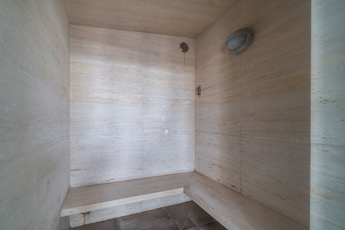 Apartamento de 2 habitaciones en Villamartin en venta con piscina garaje - 220.000 € (Ref: 9804062)