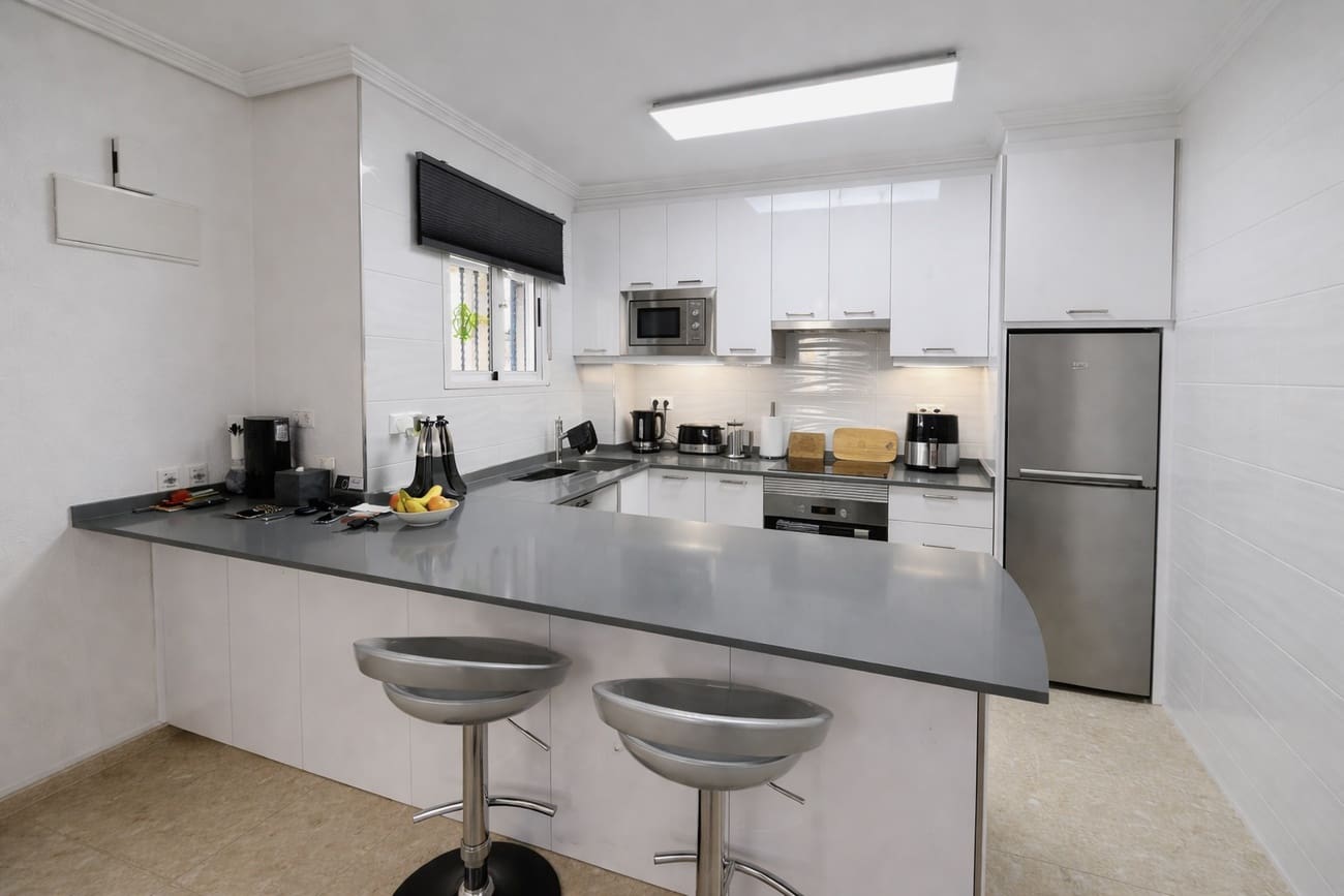 Casa de 2 habitaciones en La Zenia en venta con piscina - 230.000 € (Ref: 9805887)