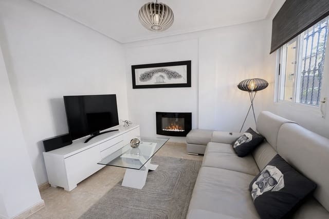 Casa de 2 habitaciones en La Zenia, Orihuela en venta con piscina - 230.000 € (Ref: 9805887)