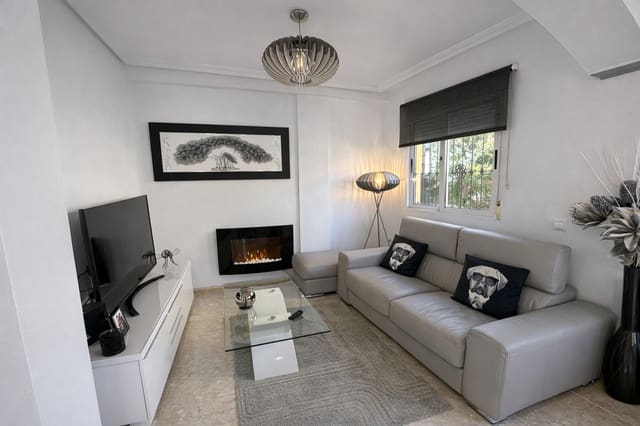 Casa de 2 habitaciones en La Zenia, Orihuela en venta con piscina - 230.000 € (Ref: 9805887)