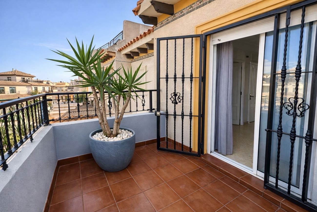 Casa de 2 habitaciones en La Zenia en venta con piscina - 230.000 € (Ref: 9805887)
