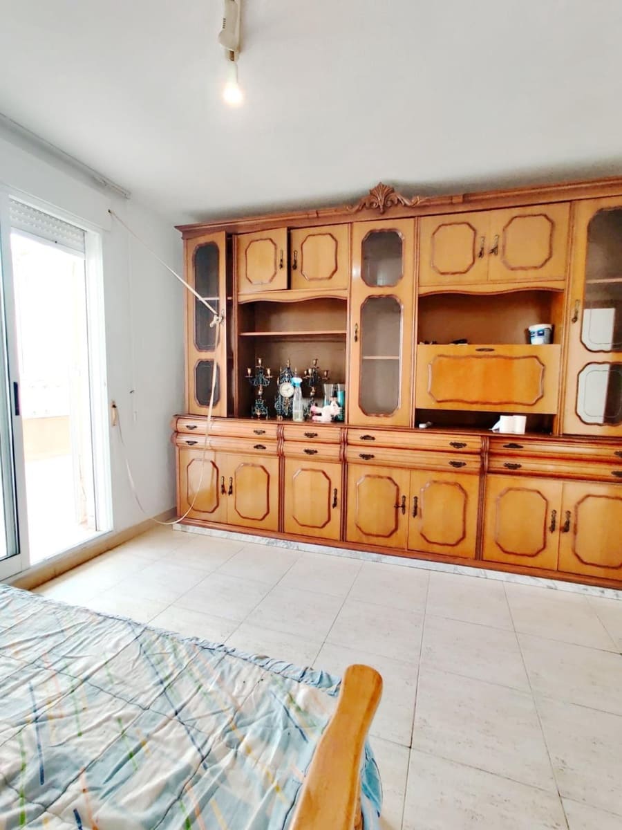 3 slaapkamer Penthouse te koop in Torrevieja met zwembad - € 160.000 (Ref: 9805899)
