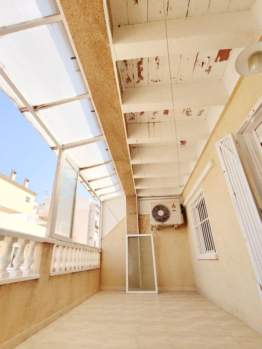 3 slaapkamer Penthouse te koop in Torrevieja met zwembad - € 160.000 (Ref: 9805899)