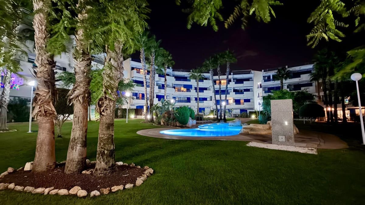 2 quarto Penthouse para venda em Playa Flamenca com piscina - 225 000 € (Ref: 9812498)