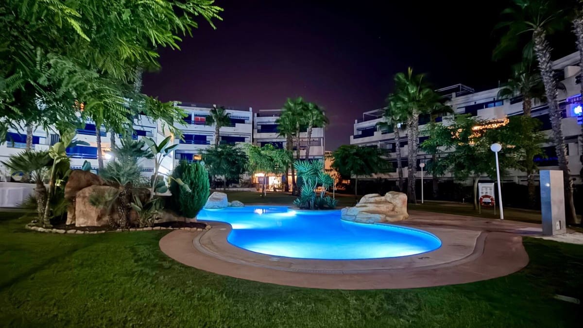 2 quarto Penthouse para venda em Playa Flamenca com piscina - 225 000 € (Ref: 9812498)
