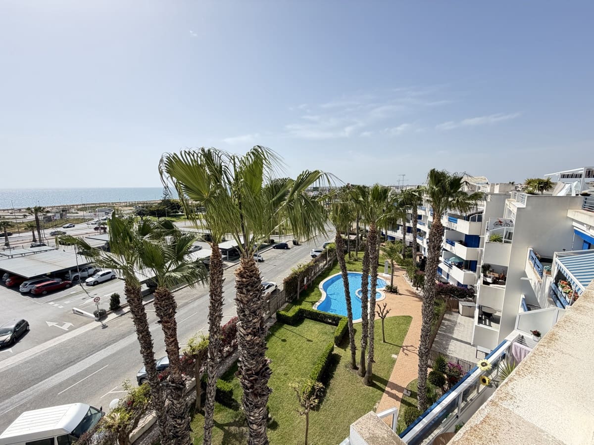 2 quarto Penthouse para venda em Playa Flamenca com piscina - 225 000 € (Ref: 9812498)