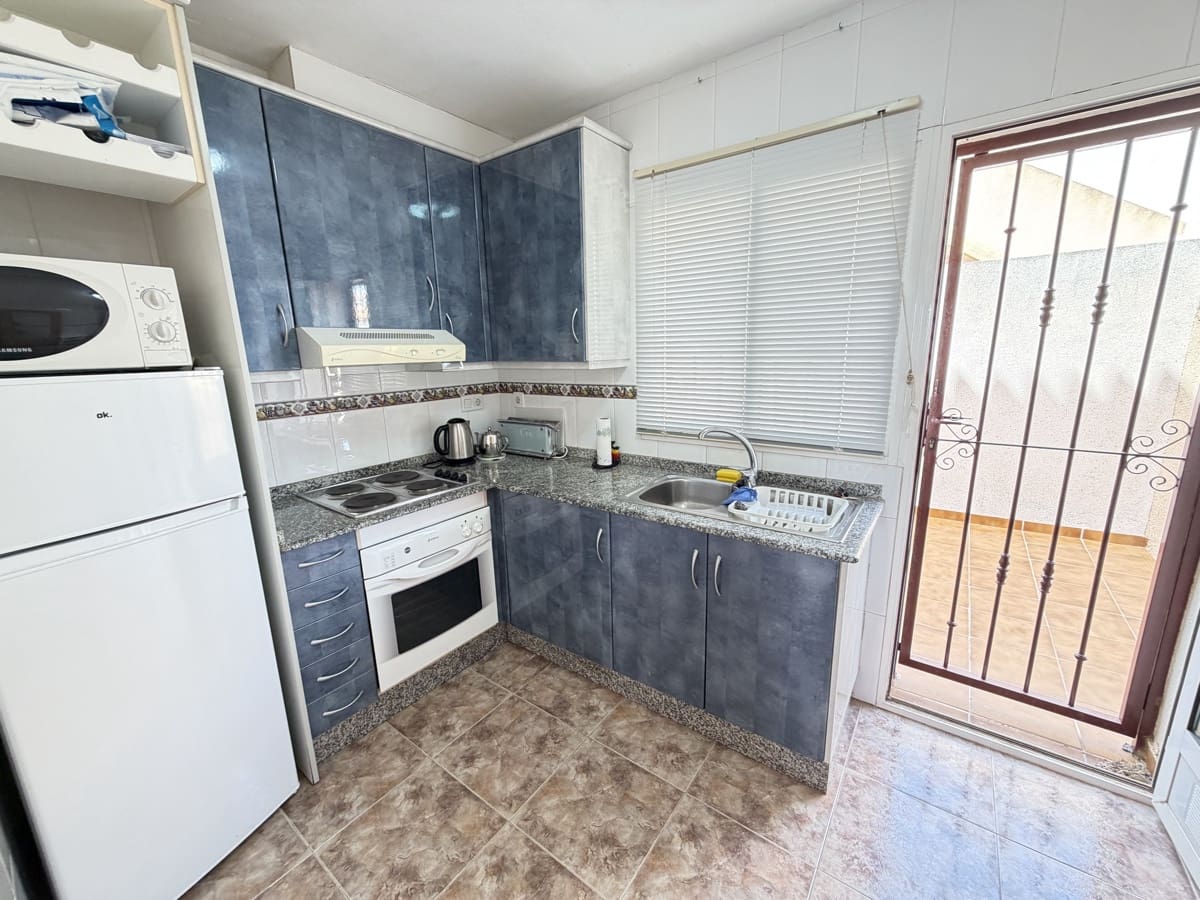 Apartamento de 2 habitaciones en La Zenia en venta con piscina - 199.999 € (Ref: 9812499)