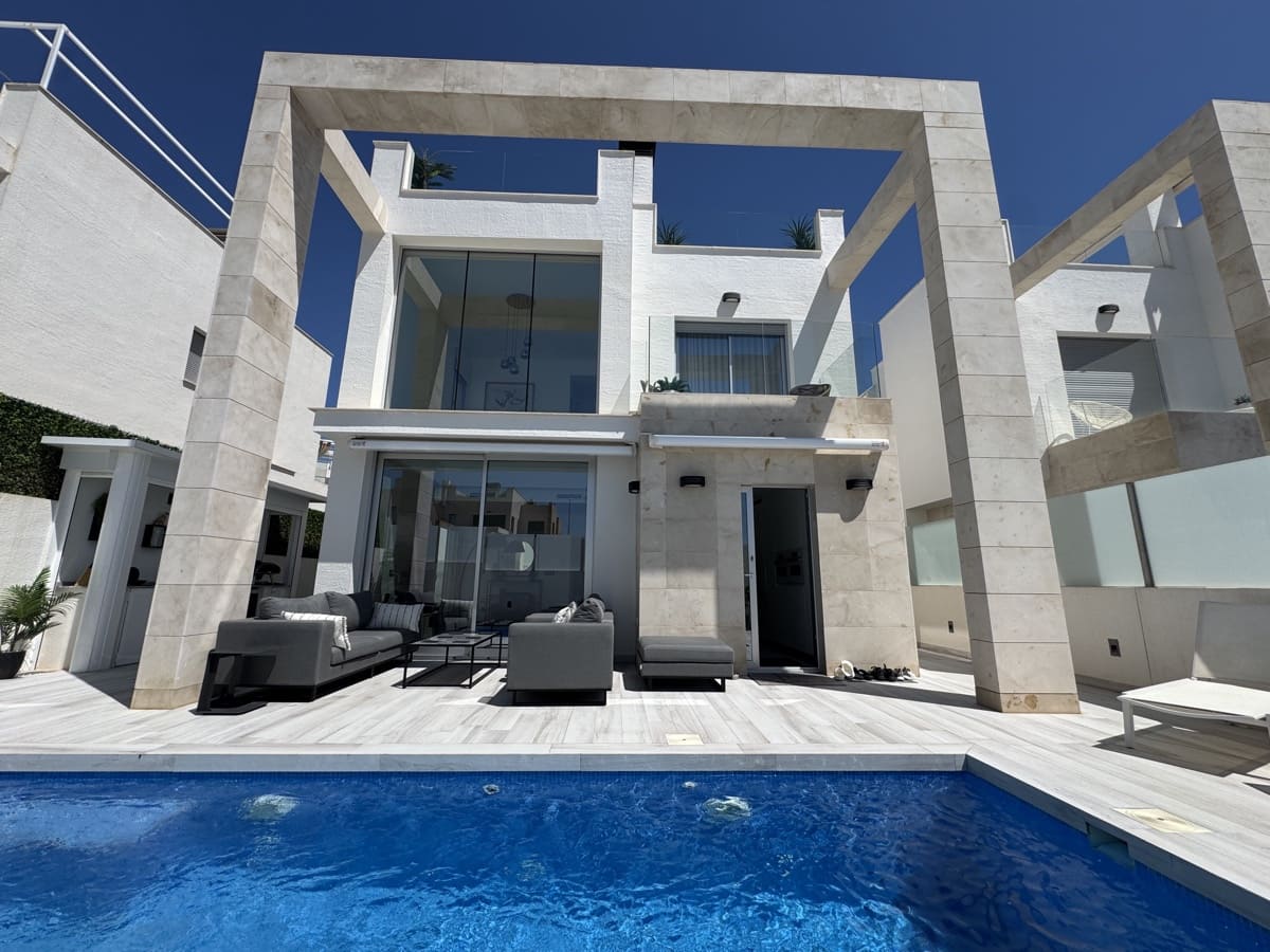 4 camera da letto Villa in vendita in Cabo Roig con piscina - 635.000 € (Rif: 9812500)